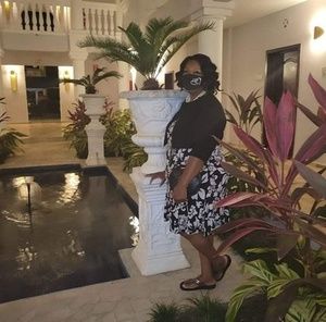 Meet your Posher, Larita